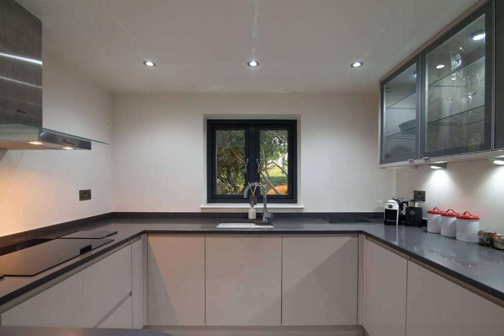 Luxury Coach House Next To Woodland In Knutsford Villa Exteriör bild