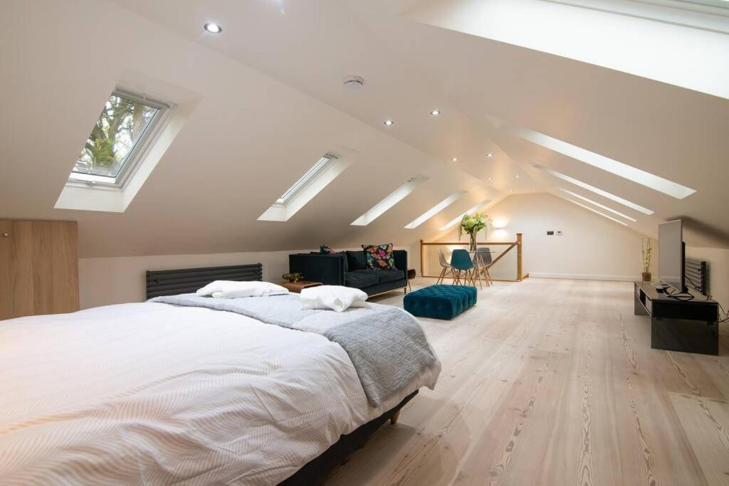Luxury Coach House Next To Woodland In Knutsford Villa Exteriör bild