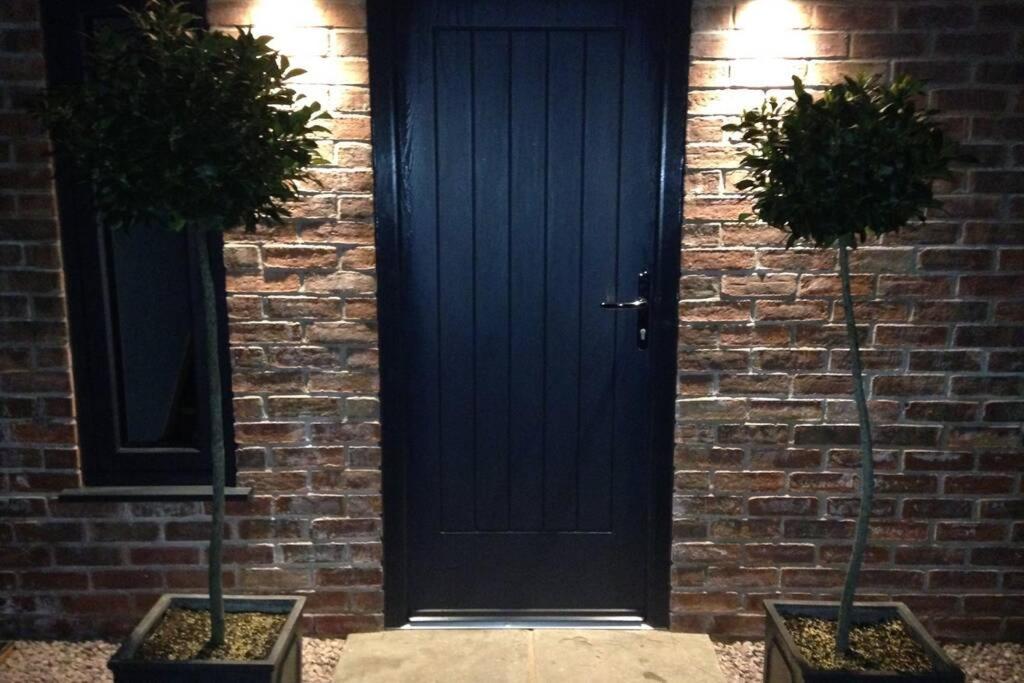 Luxury Coach House Next To Woodland In Knutsford Villa Exteriör bild