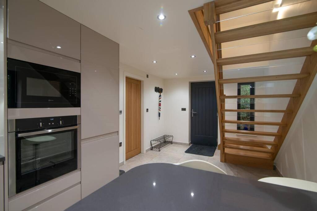 Luxury Coach House Next To Woodland In Knutsford Villa Exteriör bild