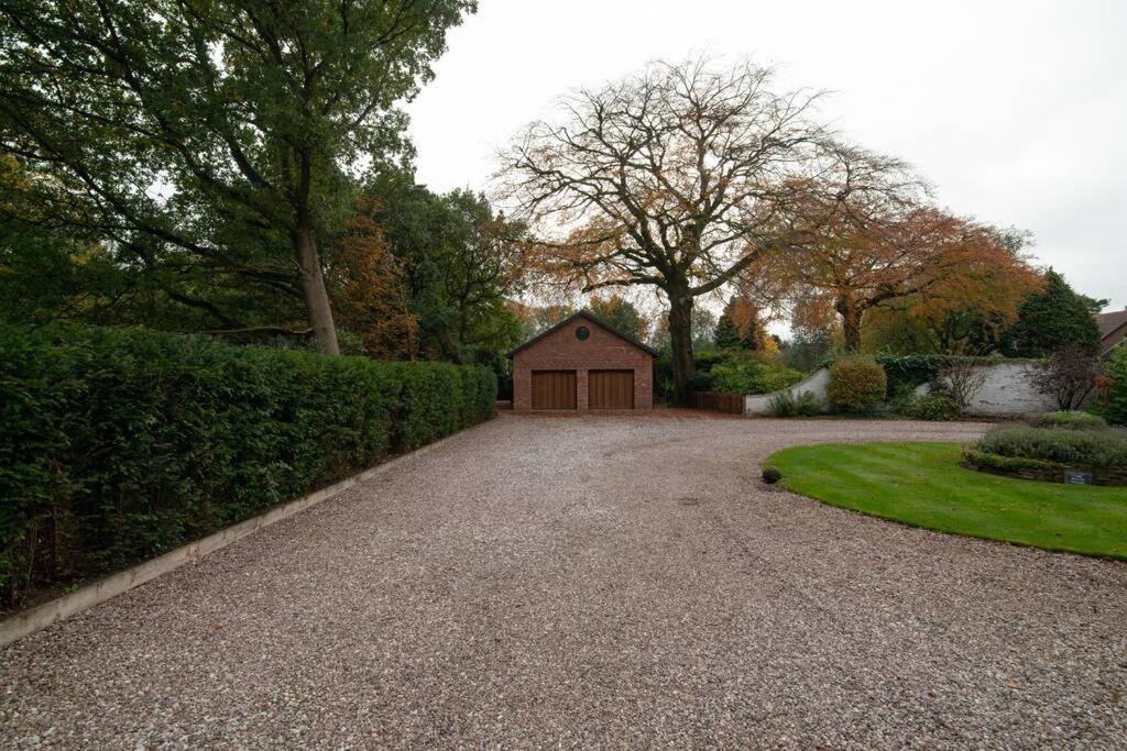 Luxury Coach House Next To Woodland In Knutsford Villa Exteriör bild