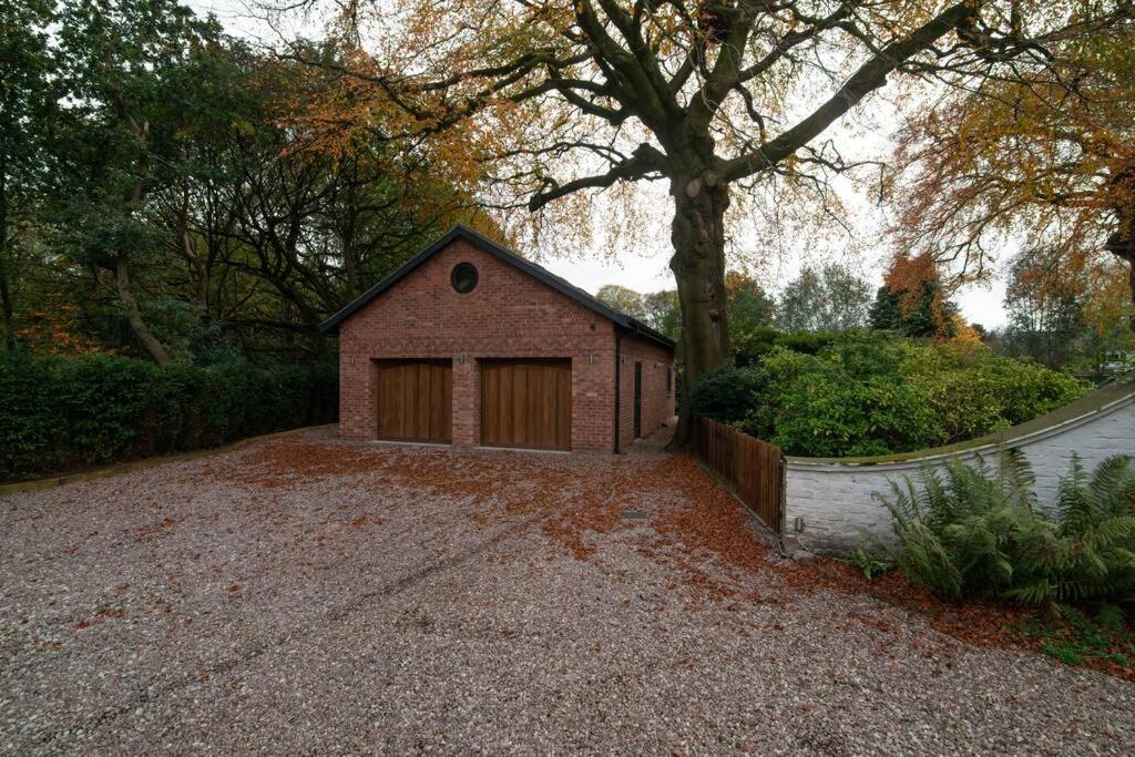 Luxury Coach House Next To Woodland In Knutsford Villa Exteriör bild