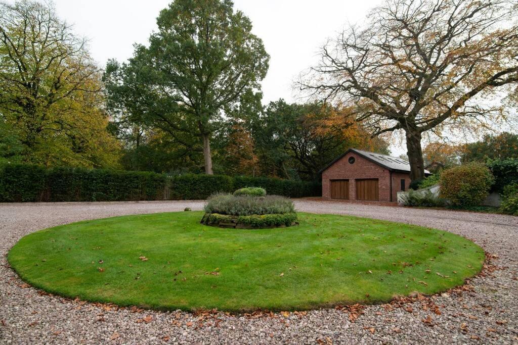 Luxury Coach House Next To Woodland In Knutsford Villa Exteriör bild