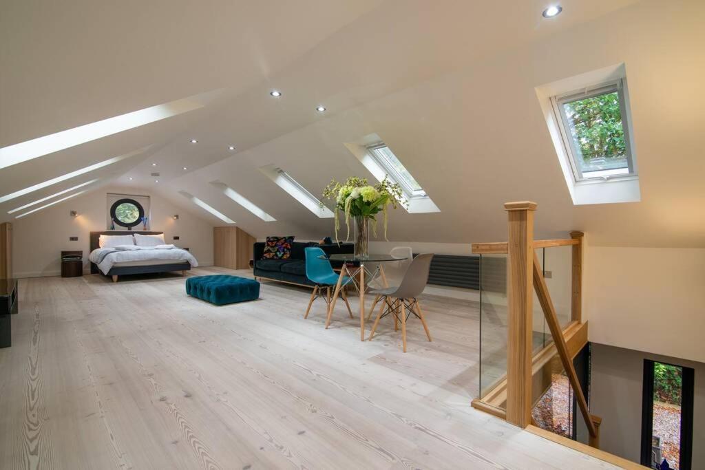 Luxury Coach House Next To Woodland In Knutsford Villa Exteriör bild